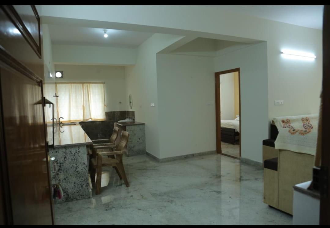 S V Home Stay Tirupati Esterno foto
