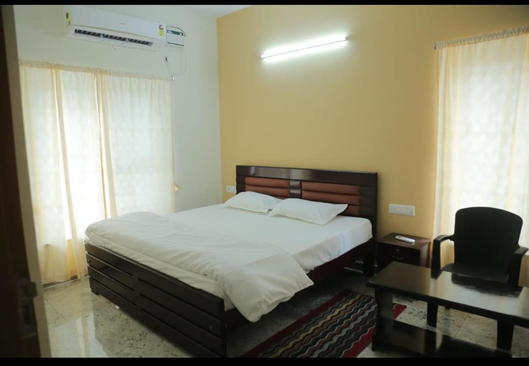 S V Home Stay Tirupati Esterno foto