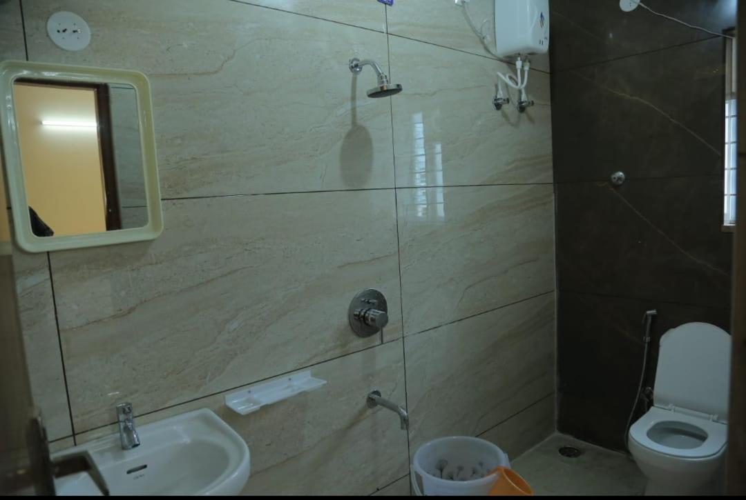 S V Home Stay Tirupati Esterno foto